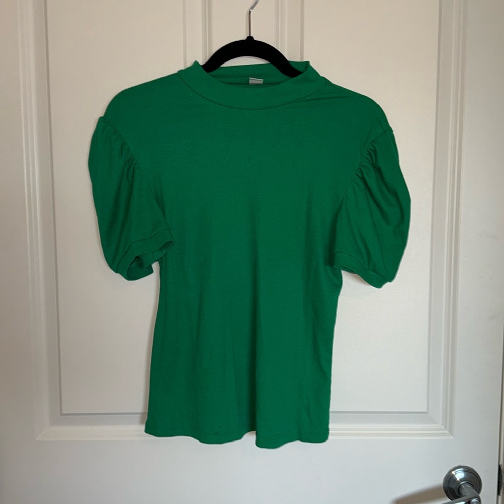 Green short, puff sleeve, mock neck, size large